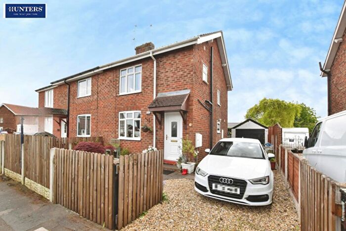 3 Bedroom Semi-Detached House For Sale In Birch Avenue, Brigg, DN20