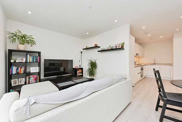 1 Bedroom Flat For Sale In Prince Regent Road, Hounslow, TW3