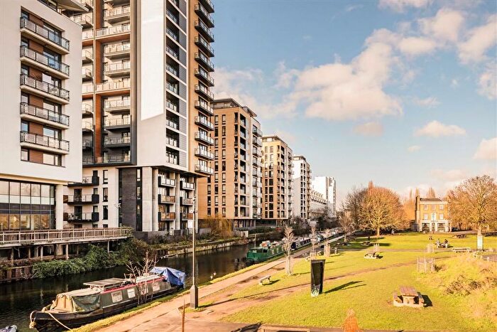 3 Bedroom Flat For Sale In Palmers Road, Bethnal Green, E2