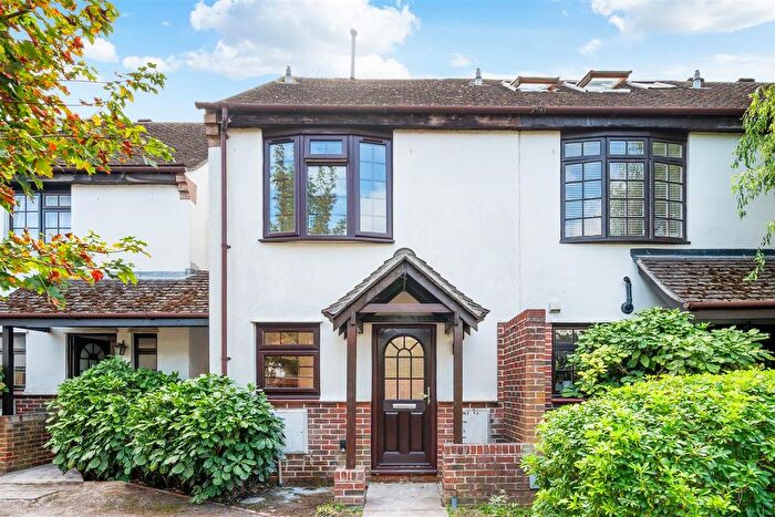 2 Bedroom Property To Rent In George Square, Wimbledon, SW19