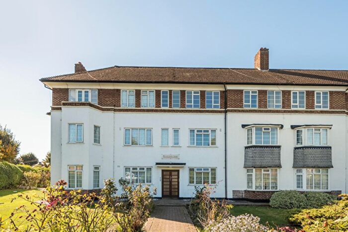 2 Bedroom Flat For Sale In Allerford Court, Bromley Road, London, SE6