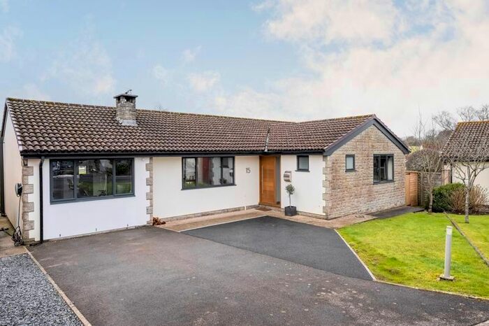 4 Bedroom Bungalow For Sale In Jubilee Drive, Failand, Bristol, BS8