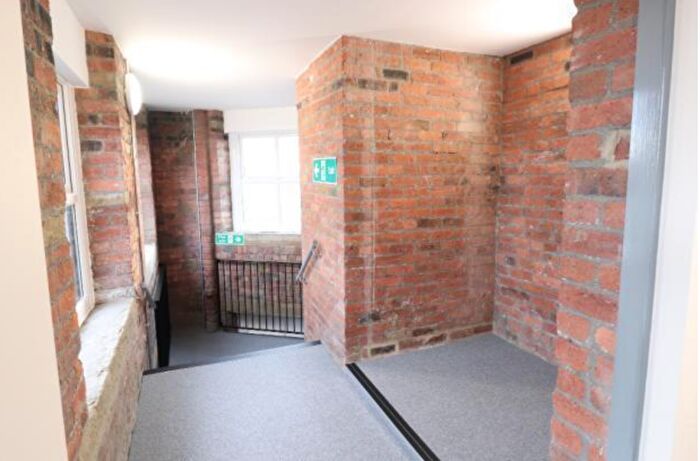 1 Bedroom Flat To Rent In Pellon Lane, Halifax, HX1