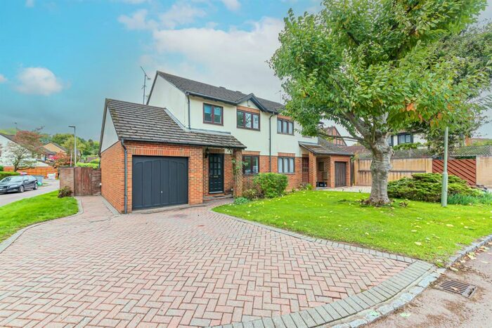 3 Bedroom Semi-Detached House To Rent In Hornbeam Close, Wokingham, RG41