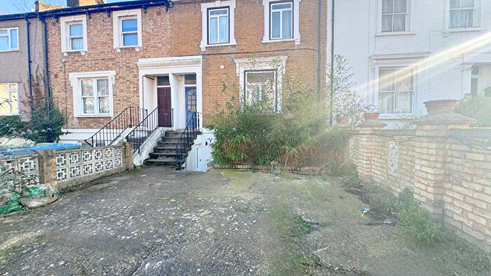 2 Bedroom Flat To Rent In Brookhill Road, London, SE18