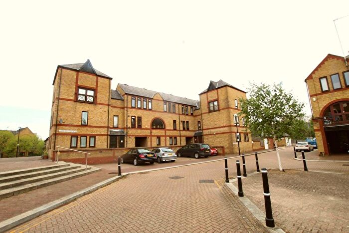 Studio To Rent In Torrington Place, London, E1W