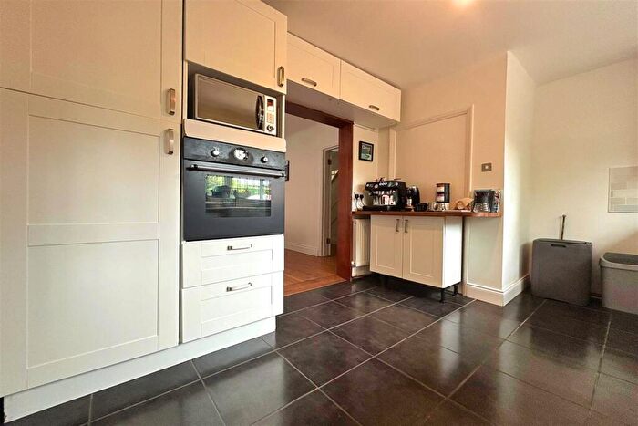 4 Bedroom Detached House For Sale In Broad Road, Sale, M33
