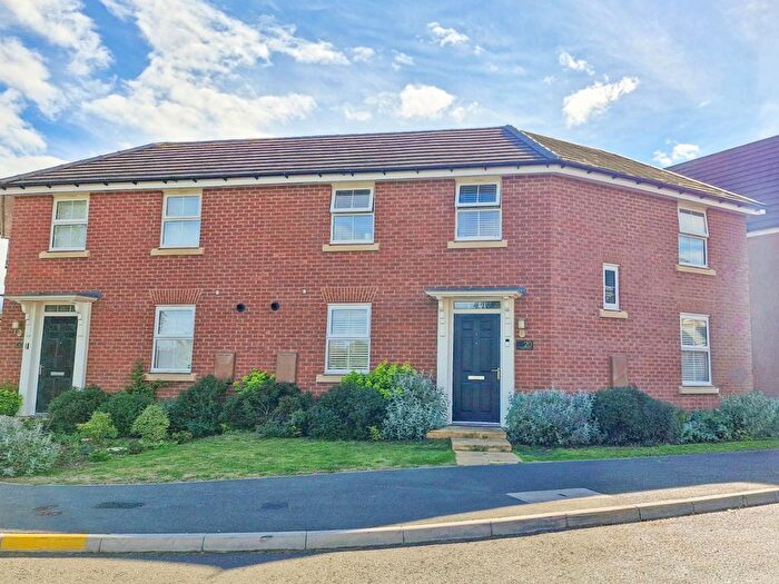 3 Bedroom Semi Detached House For Sale In Celadon Road, Rugby, CV22