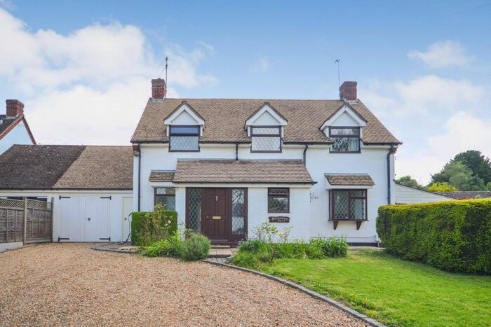 3 Bedroom Link Detached House For Sale In Abbots Morton, Worcestershire, WR7