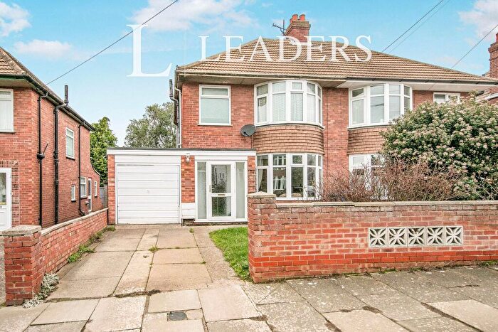 3 Bedroom Semi Detached House To Rent In Rosecroft Road, IP1