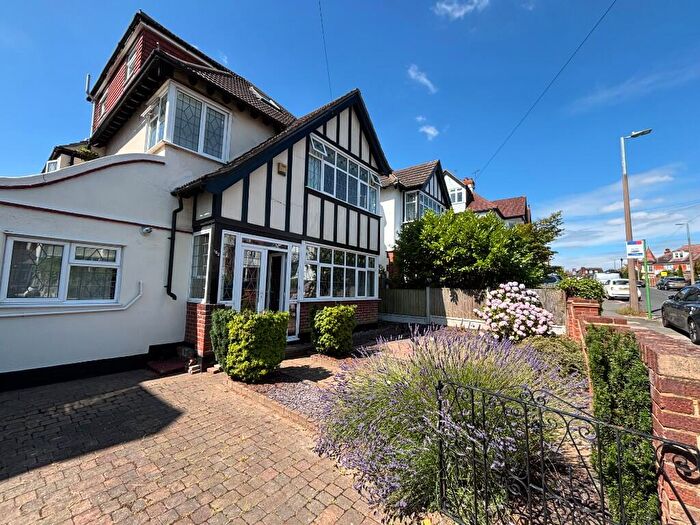 4 Bedroom Detached House To Rent In Kings Road, Leigh-On-Sea, Essex, SS0