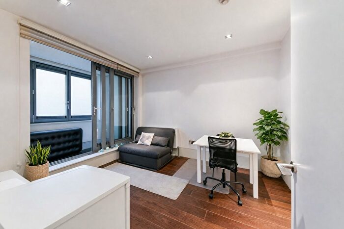 1 Bedroom Flat To Rent In Slingsby Place, Covent Garden, WC2E