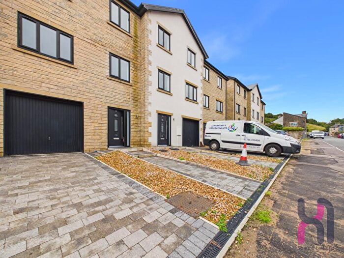 4 Bedroom House To Rent In Tockholes Road, Darwen, BB3