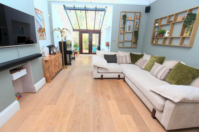 2 Bedroom Apartment To Rent In Windsor Road, London, N3