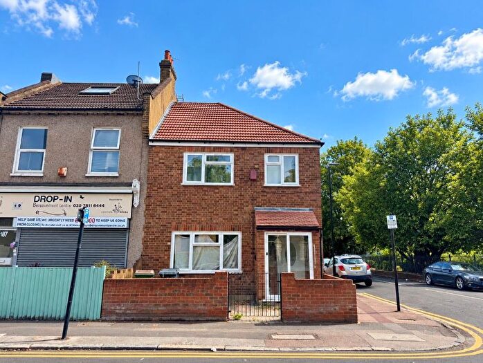 3 Bedroom End Terrace House For Sale In Grange Road, London, E13