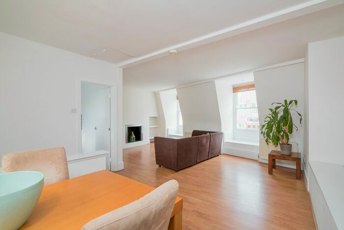 3 Bedroom Flat To Rent In Marylebone Lane, London, W1U