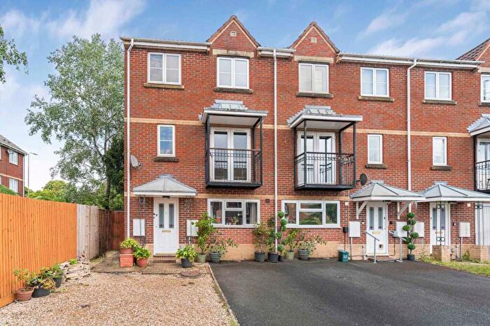 4 Bedroom End Of Terrace House For Sale In Meyseys Close, Headington, OX3
