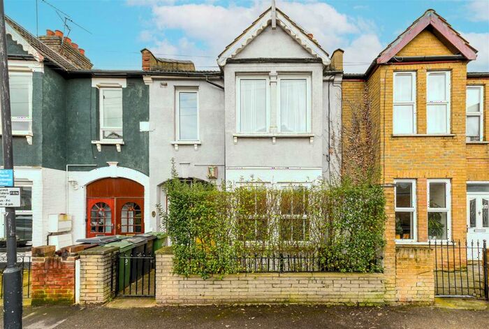 3 Bedroom Maisonette To Rent In Victoria Road, Walthamstow, E17