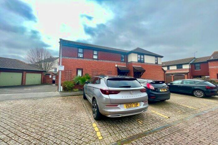 3 Bedroom Semi-Detached House To Rent In Beehive Walk, Portsmouth, PO1