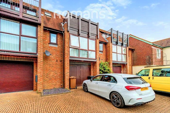 2 Bedroom Town House To Rent In High Street, Stockbridge, SO20