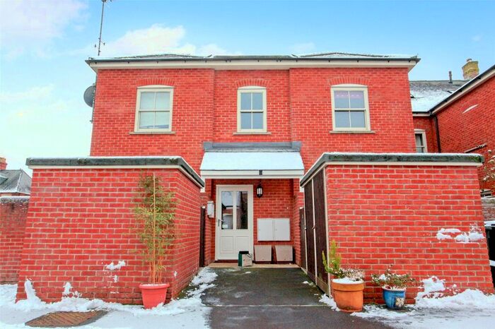 2 Bedroom Flat To Rent In Westminster Close, Devizes, Wiltshire, SN10