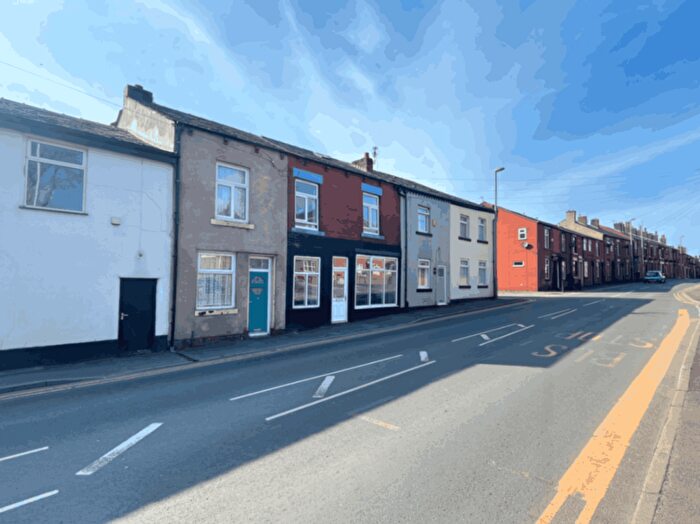 2 Bedroom Duplex To Rent In A Rochdale Road, High Crompton, OL2
