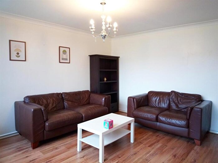 3 Bedroom End Of Terrace House To Rent In Humber Way, Slough, SL3