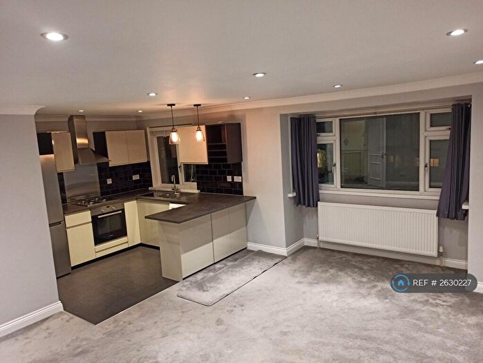 2 Bedroom Maisonette To Rent In Orchard Court, London, N2