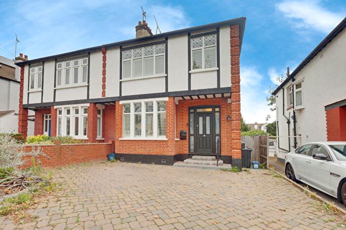 4 Bedroom Semi-Detached House For Sale In Brunswick Road, Southend-On-Sea, SS1