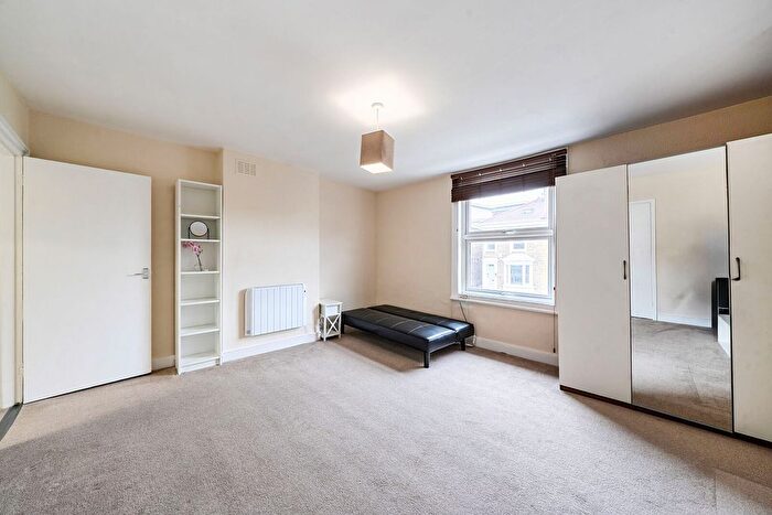 Studio For Sale In Chapel Road, West Ealing, London, W13