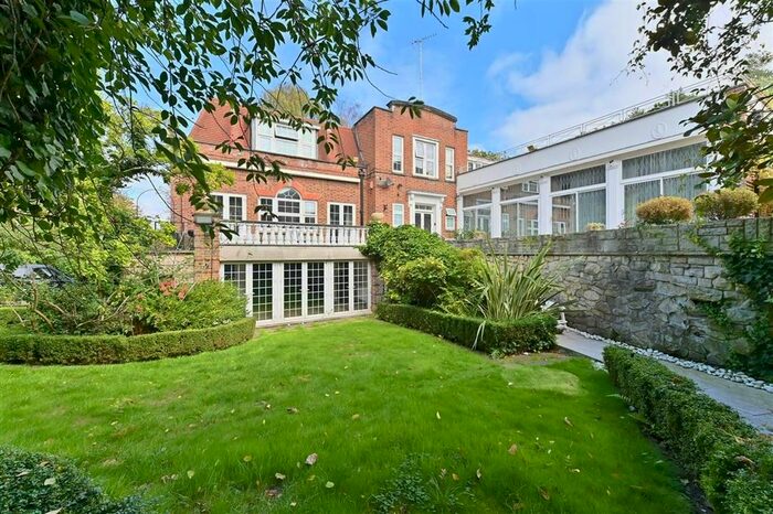 5 Bedroom Flat To Rent In Canons Close, London, N2