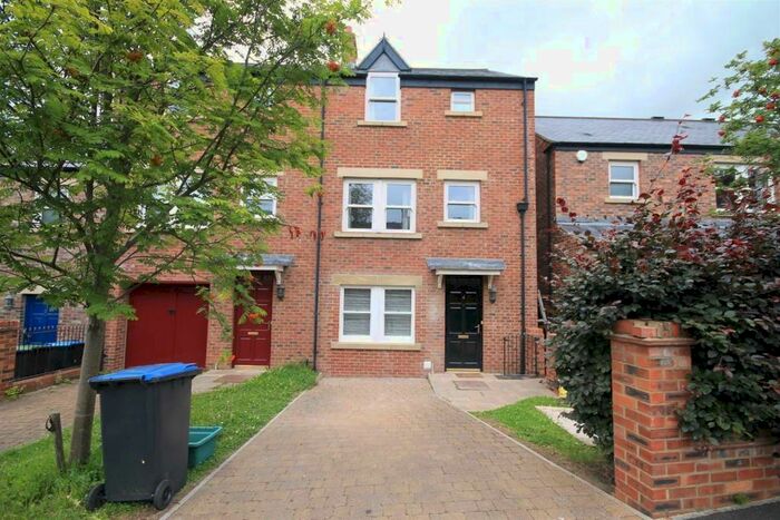 4 Bedroom Private Hall To Rent In The Sidings, Gilesgate, DH1
