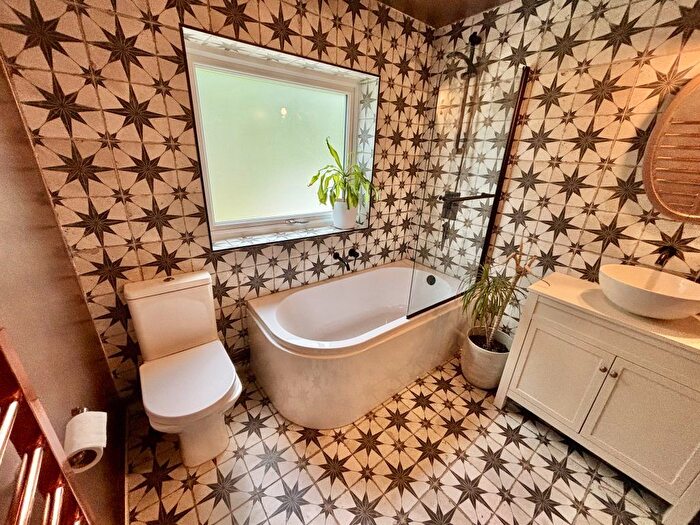 2 Bedroom Detached Bungalow For Sale In Arnewood Gardens, Yeovil, Somerset, BA20