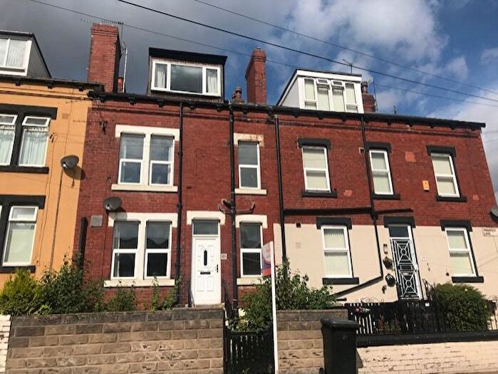 Terraced House To Rent In Primrose Lane, Leeds, LS11