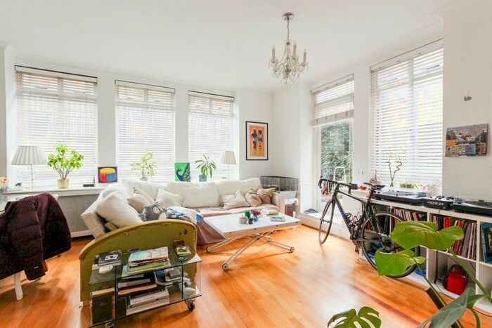 2 Bedroom Flat To Rent In Oakwood Court, London, W14