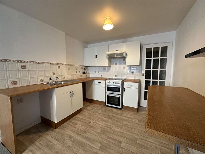 2 Bedroom Flat To Rent In Fore Street, Brixham, TQ5