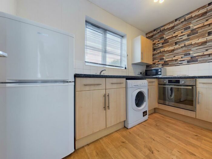 1 Bedroom Flat To Rent In Marlborough Avenue, HU5