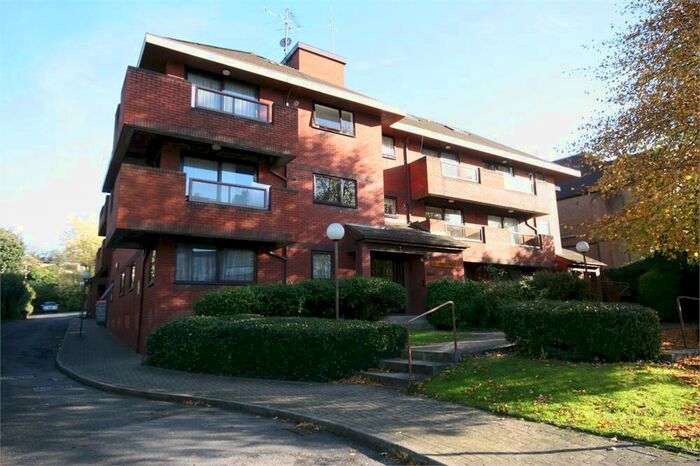 2 Bedroom Apartment To Rent In - Holden Road, London, N12