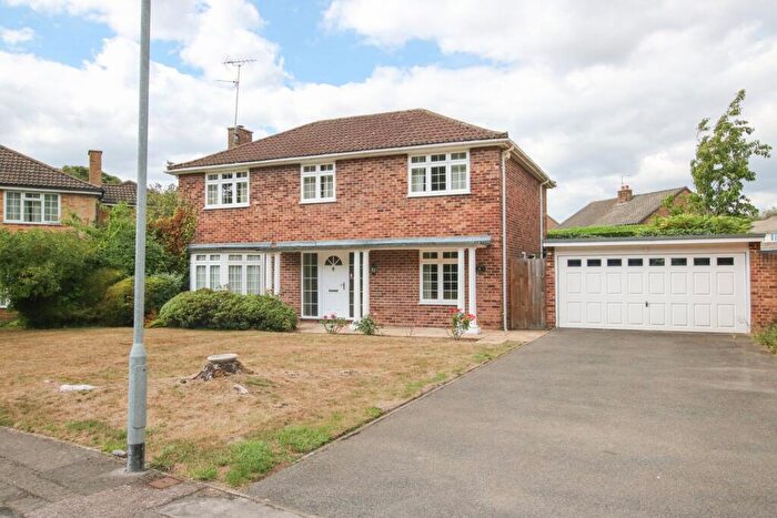4 Bedroom Detached House For Sale In Martins Drive, Wokingham, RG41