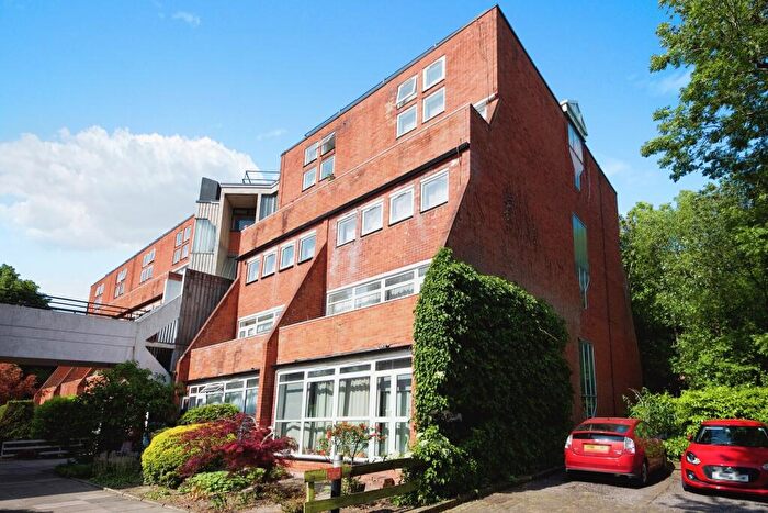 2 Bedroom Flat To Rent In Forest Court, Woodside Park, N12