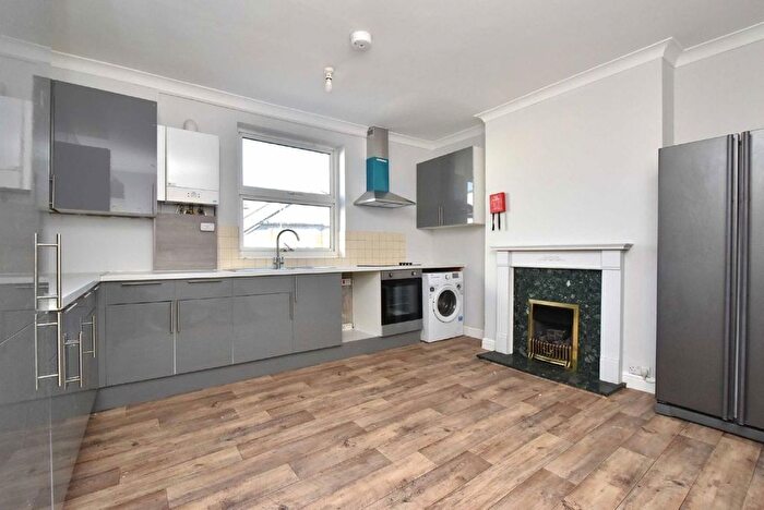 5 Bedroom Flat To Rent In Brockley Road, Brockley, SE4