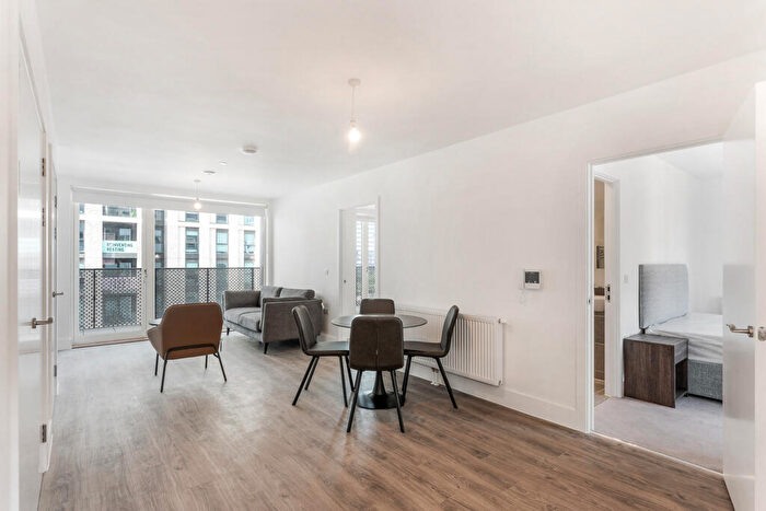 2 Bedroom Apartment To Rent In Fortunes Dock, Canning Town London, E16