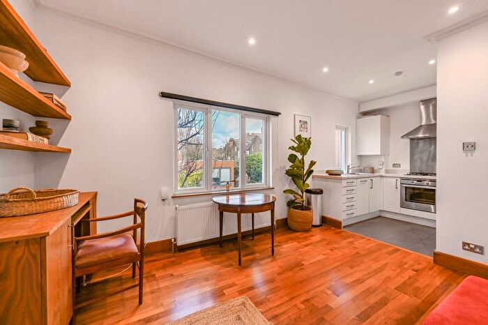 1 Bedroom Flat For Sale In Sumatra Road, West Hampstead, London, NW6