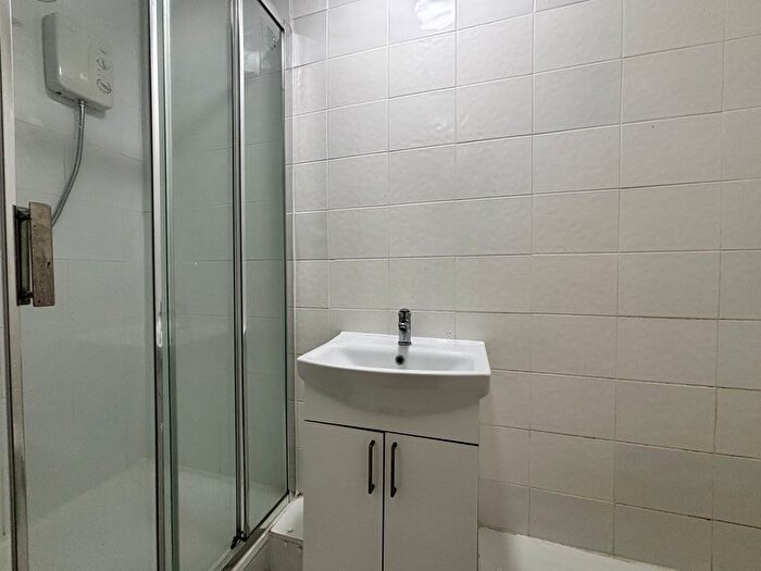 2 Bedroom Flat To Rent In Blakenall Lane, Walsall, WS3