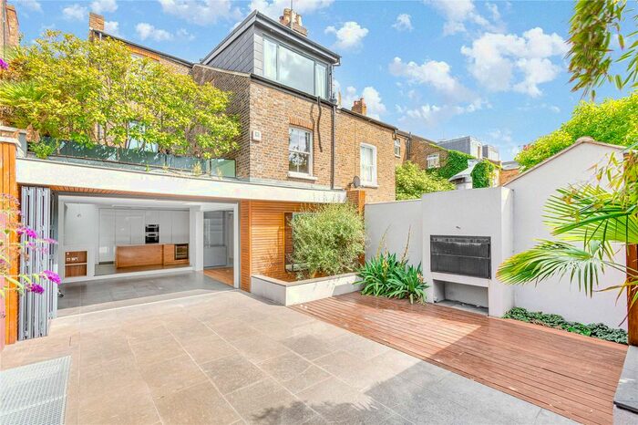 5 Bedroom Property To Rent In Lessar Avenue, Clapham Common, SW4