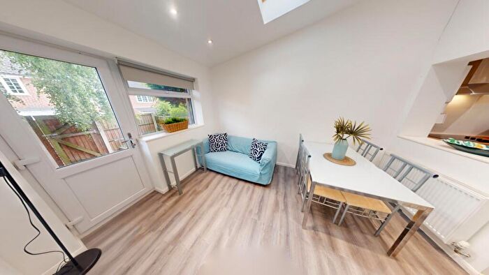 4 Bedroom Town House To Rent In Clinton Court, Nottingham, NG1