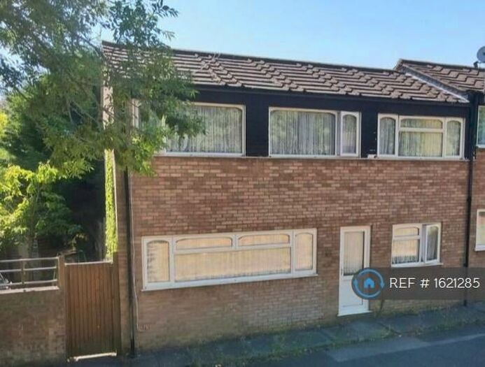 3 Bedroom End Of Terrace House To Rent In Buckingham Gate, Eaglestone, Milton Keynes, MK6