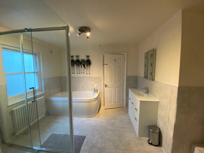 2 Bedroom Flat To Rent In Prestbury Road, Cheltenham, GL52