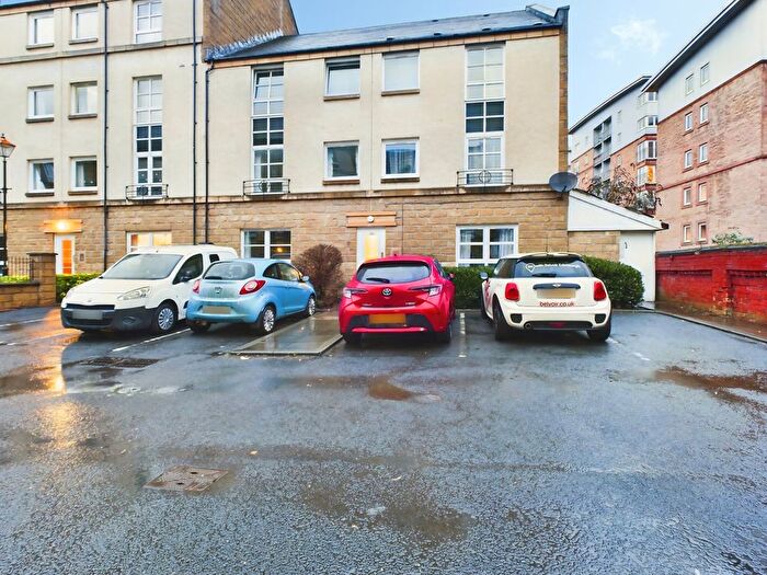 3 Bedroom Flat To Rent In Blandfield, Broughton, Edinburgh, EH7