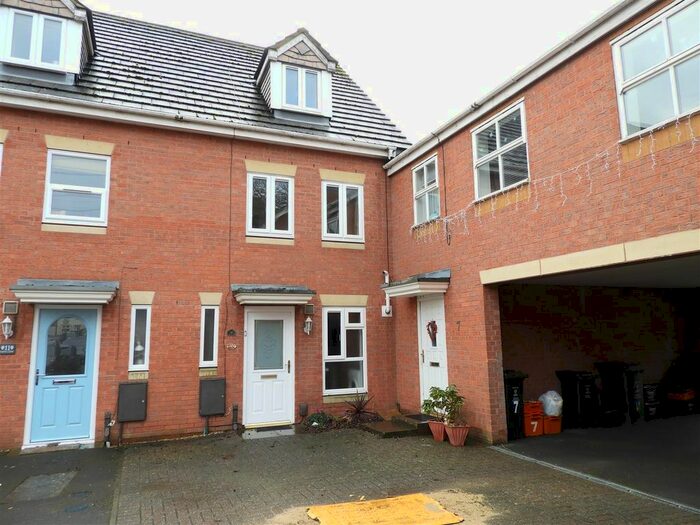 3 Bedroom Terraced House To Rent In Carter Close, Swindon SN25